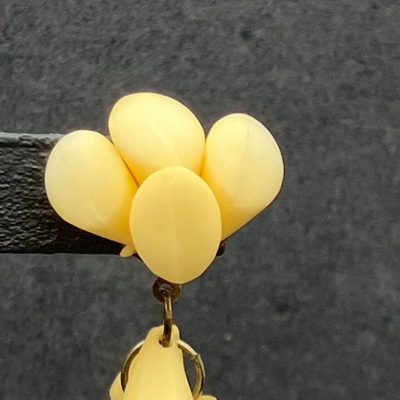 Dangle Pierced Earrings Ivory Cluster Claw Teeth Silver Exotic BoHo Vintage - Picture 3 of 11